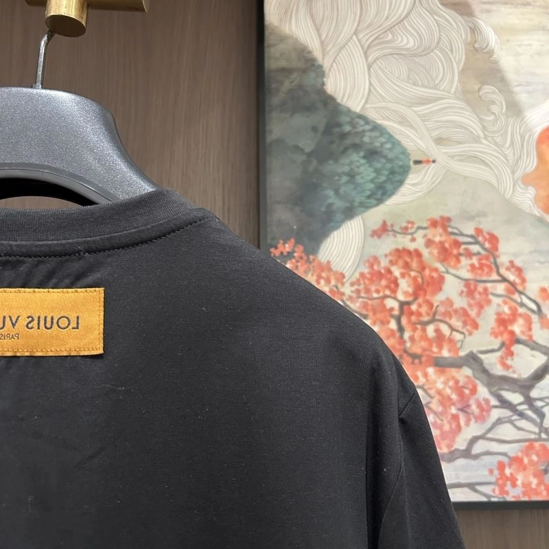 Premium Louis Vuitton T-Shirts 132566