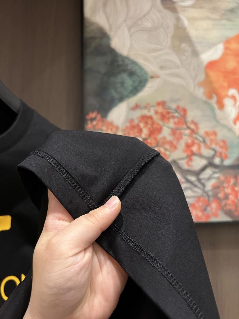 Premium Louis Vuitton T-Shirts 132566