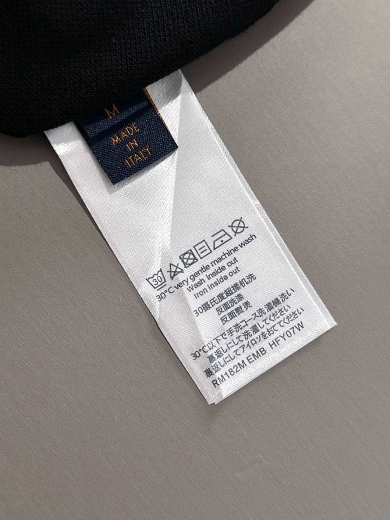 Snug Louis Vuitton T-Shirts 132547