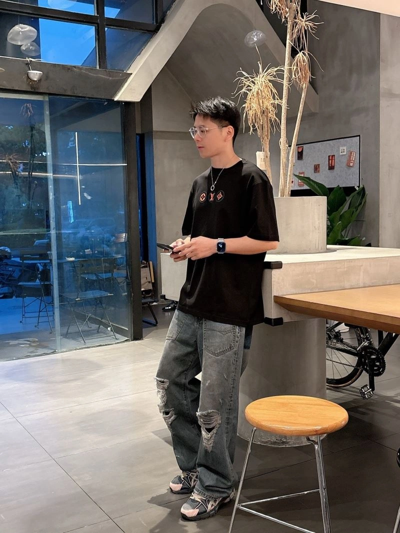 TechFriendly Louis Vuitton T-Shirts 132542