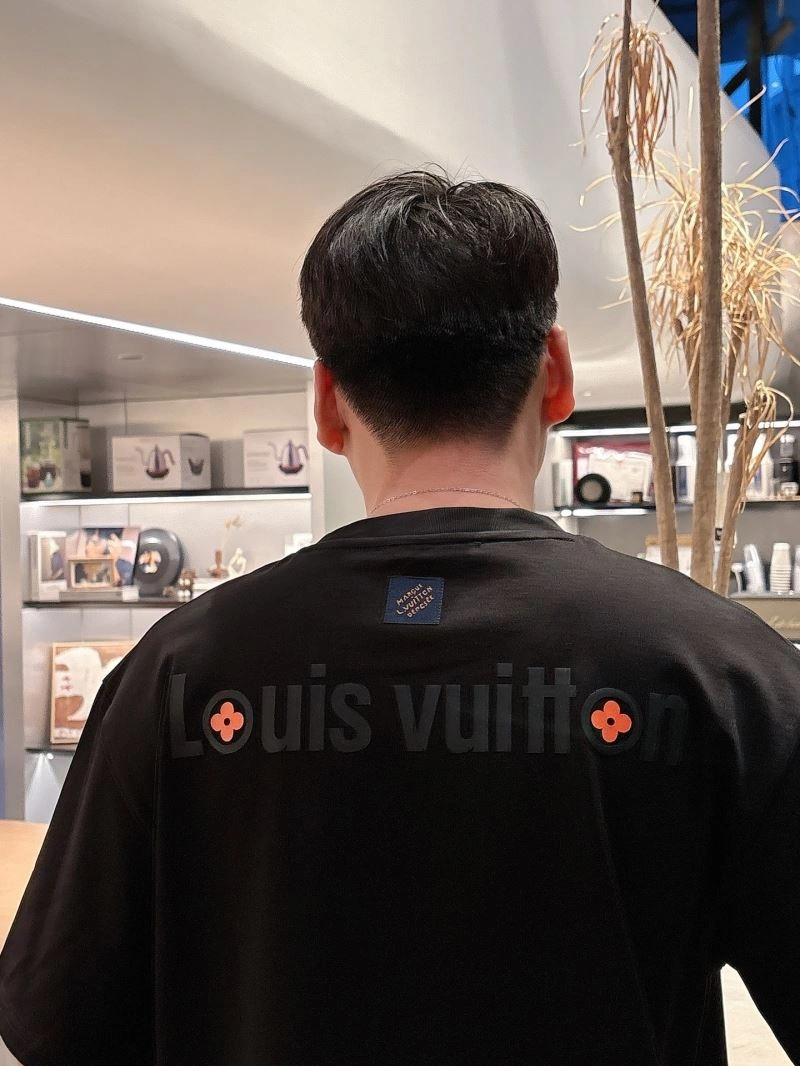 TechFriendly Louis Vuitton T-Shirts 132542