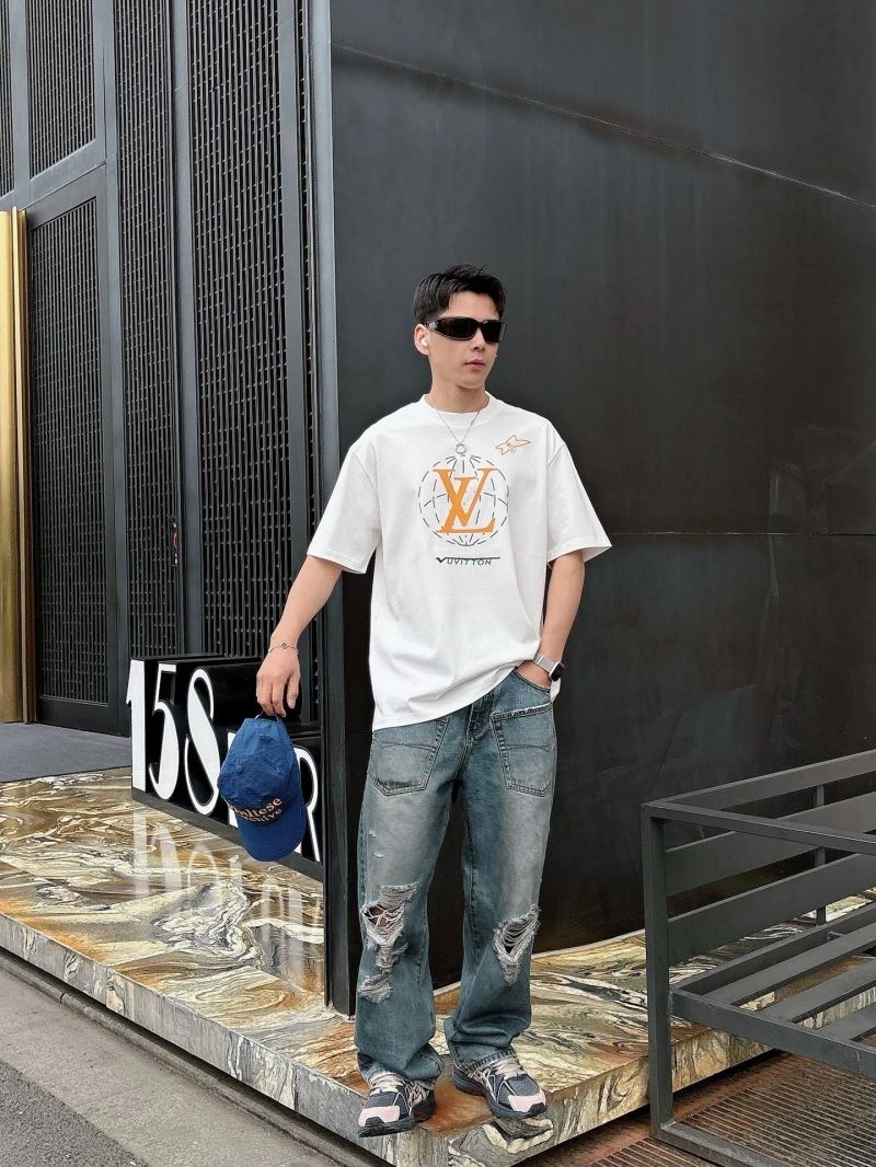 Snug Louis Vuitton T-Shirts 132553
