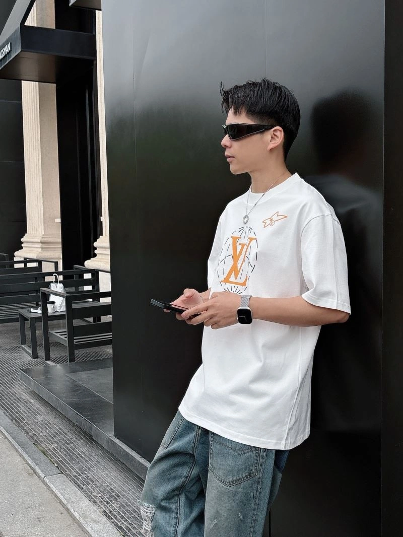 Snug Louis Vuitton T-Shirts 132553