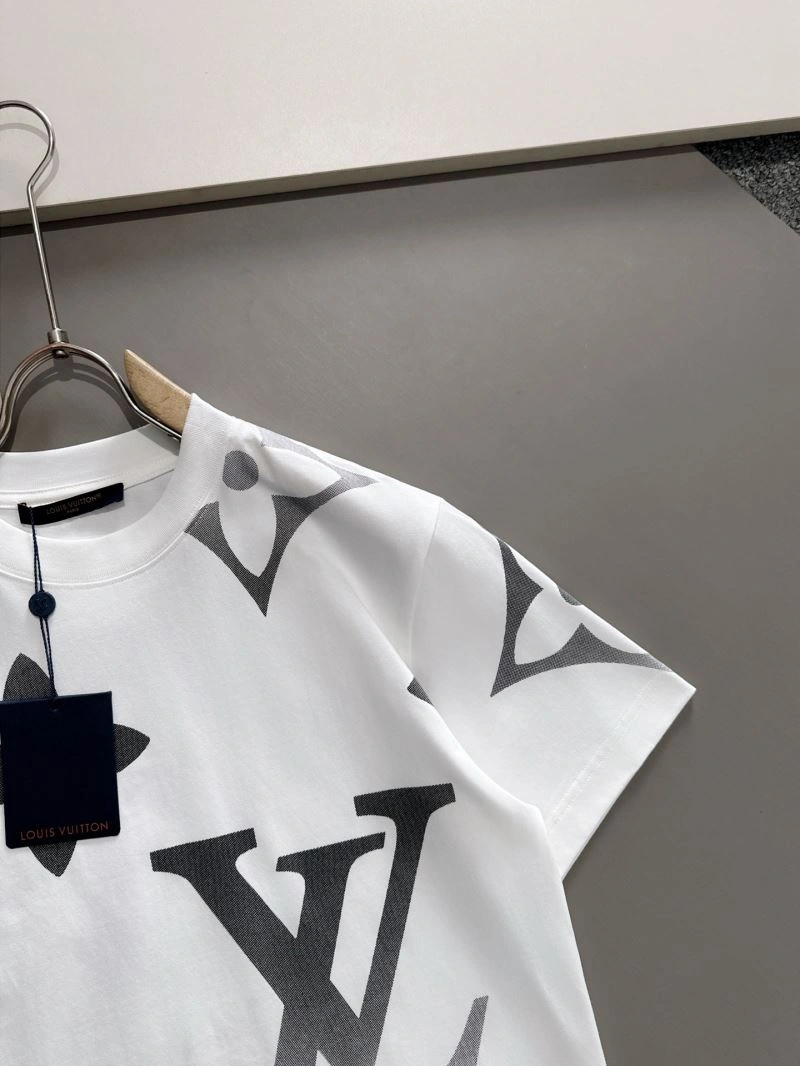 Louis Vuitton T-Shirts Breathable 132558