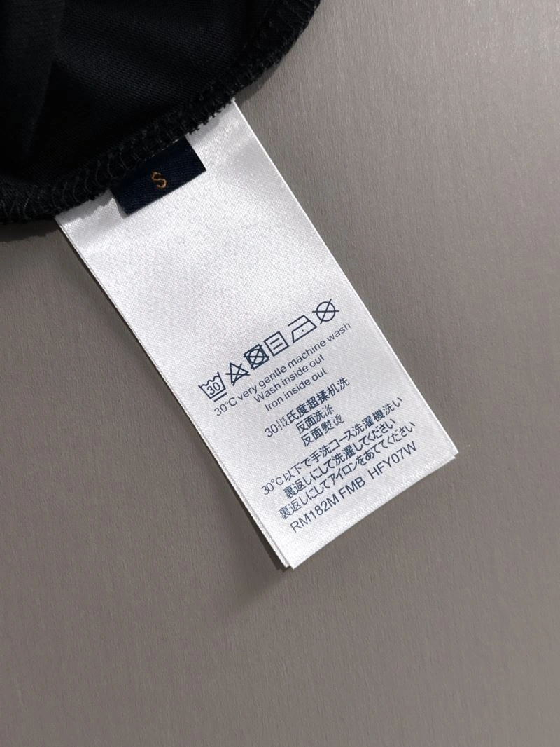 WellDesigned Louis Vuitton T-Shirts 132534