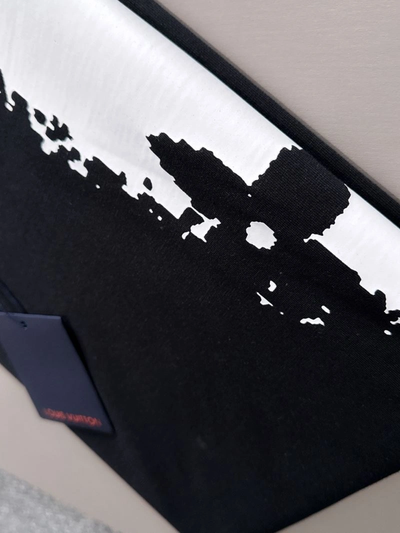 WellDesigned Louis Vuitton T-Shirts 132534