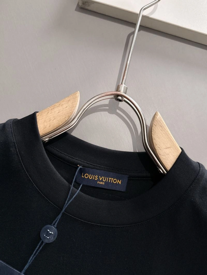 Stylish Louis Vuitton T-Shirts 132605