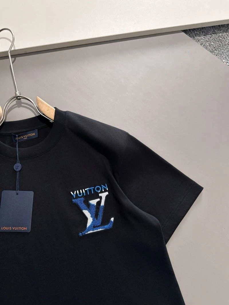 Classic Louis Vuitton T-Shirts 132526