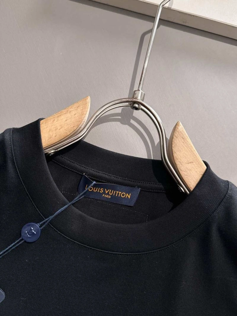 Classic Louis Vuitton T-Shirts 132526