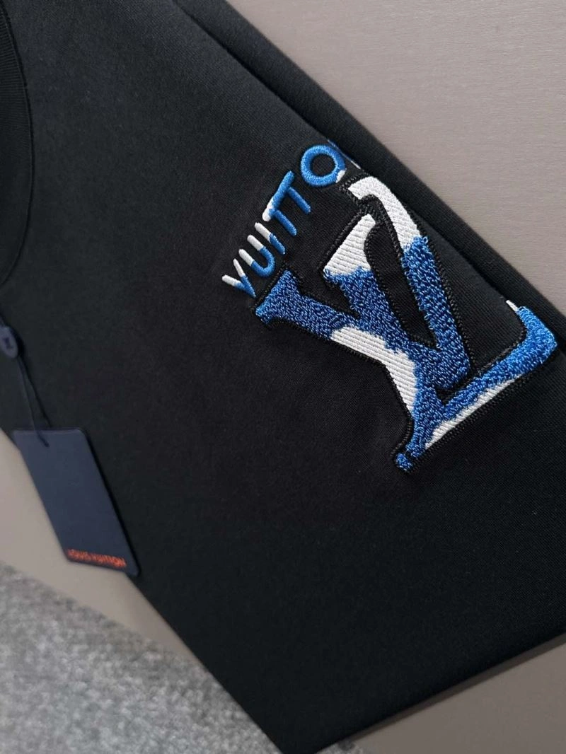 Classic Louis Vuitton T-Shirts 132526