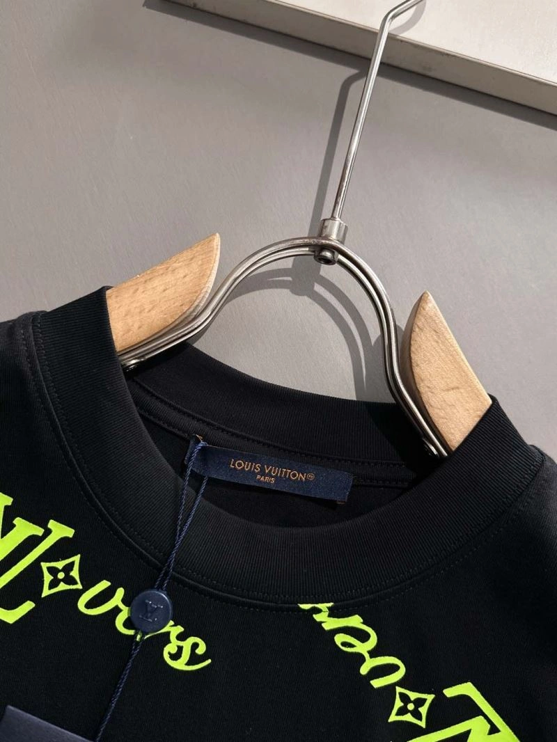 Louis Vuitton T-Shirts Seasonal 132528