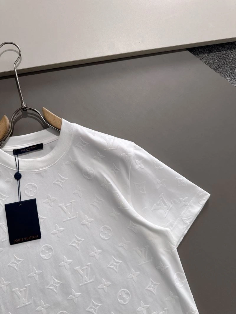 Minimalist Louis Vuitton T-Shirts 132525