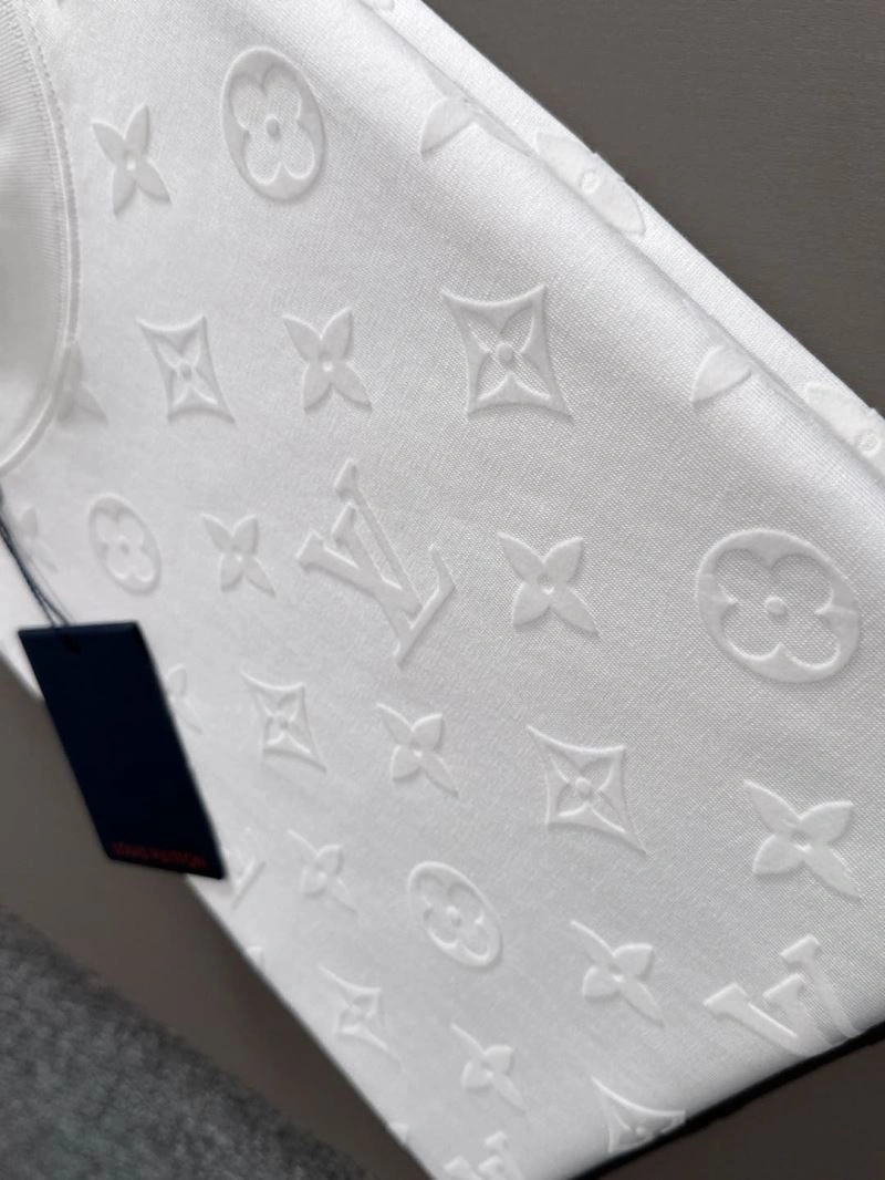 Minimalist Louis Vuitton T-Shirts 132525