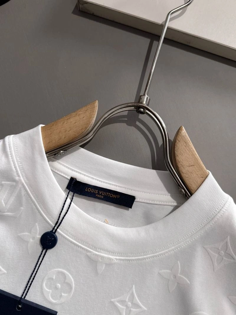 Minimalist Louis Vuitton T-Shirts 132525