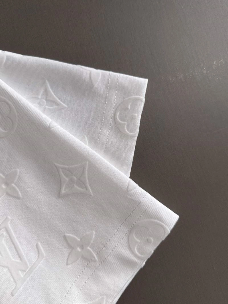Minimalist Louis Vuitton T-Shirts 132525