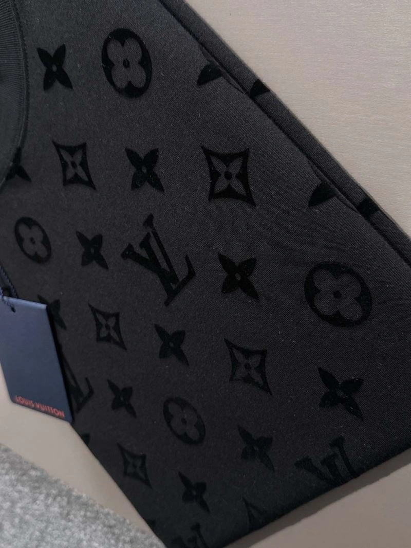 Vibrant Louis Vuitton T-Shirts 132530