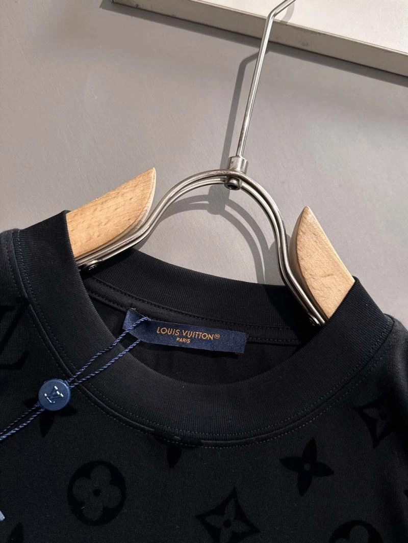 Vibrant Louis Vuitton T-Shirts 132530