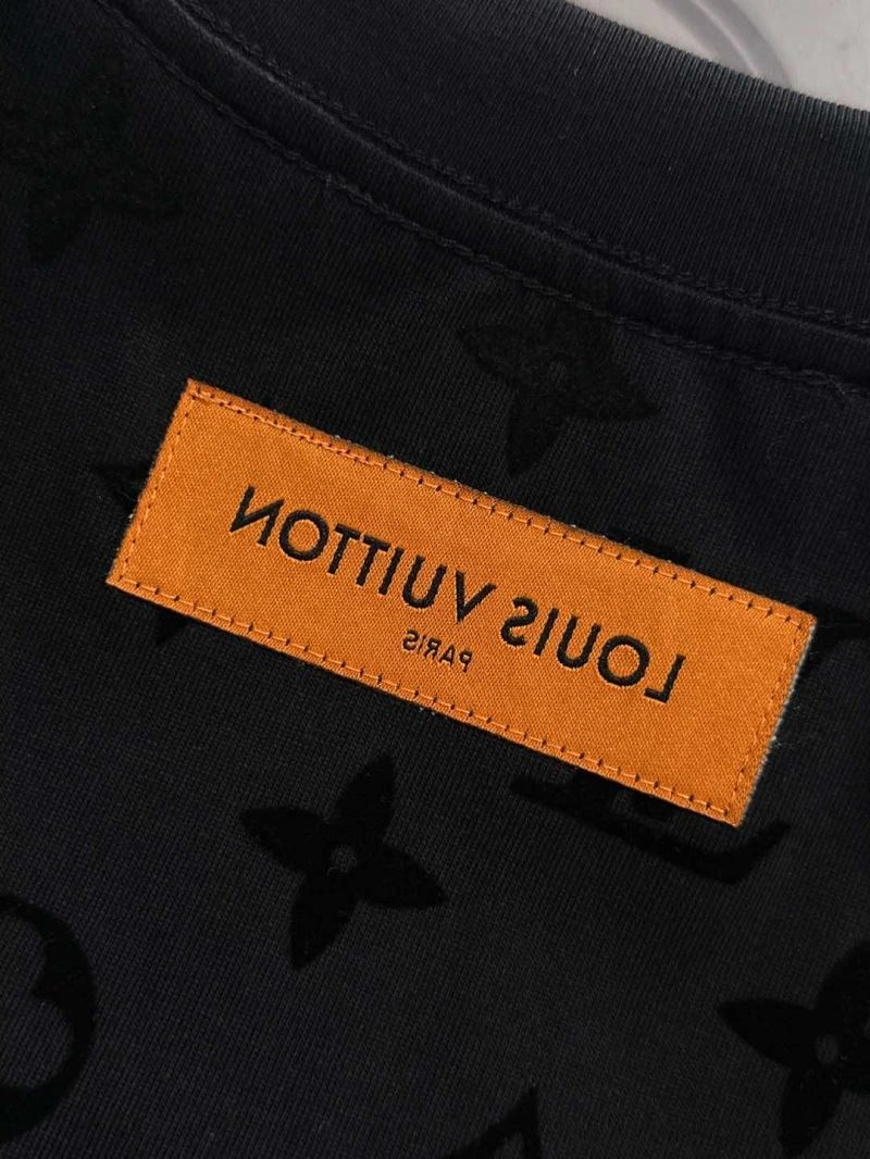 Vibrant Louis Vuitton T-Shirts 132530
