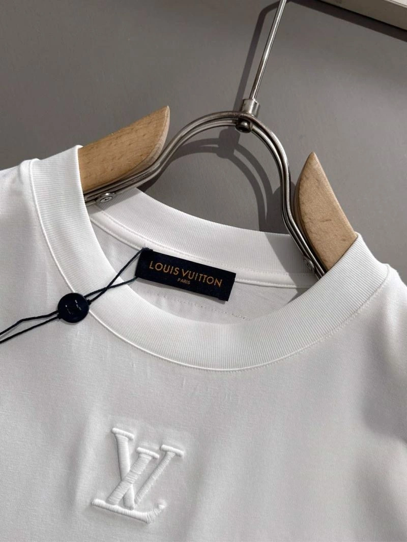 WeatherProof Louis Vuitton T-Shirts 132527