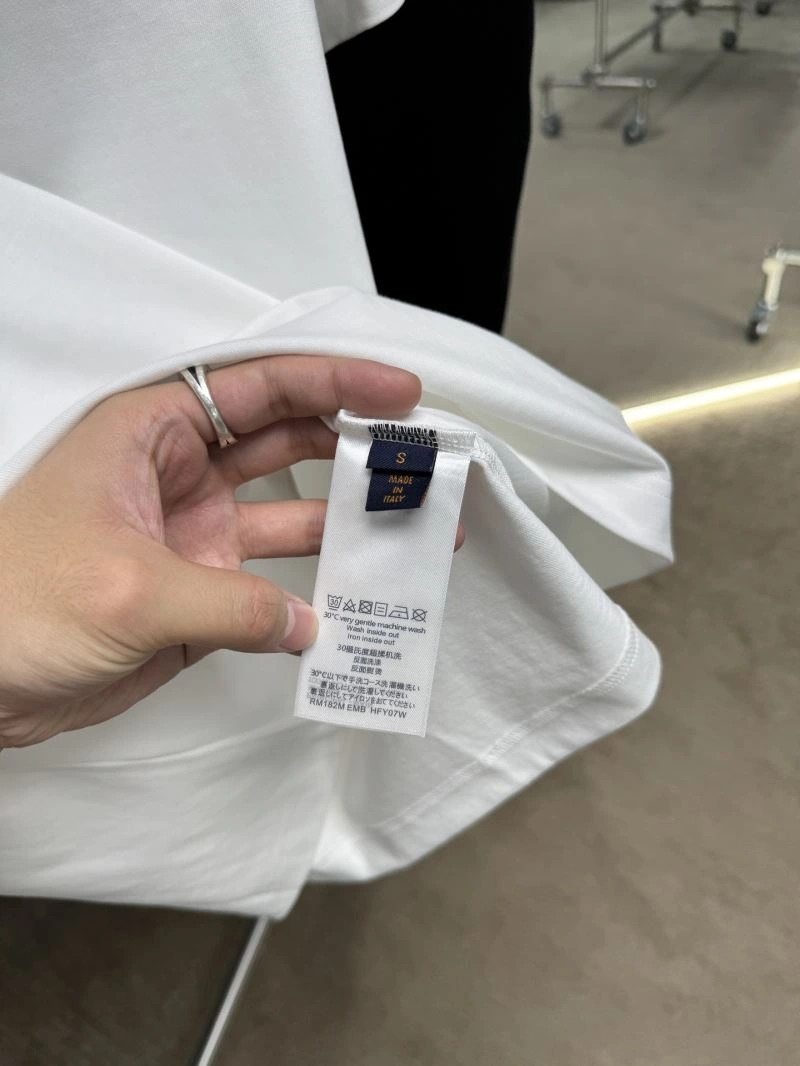 OdorResistant Louis Vuitton T-Shirts 132508