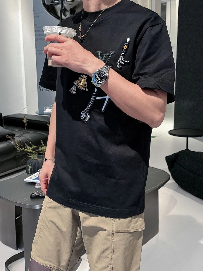 Flexible Louis Vuitton T-Shirts 132510