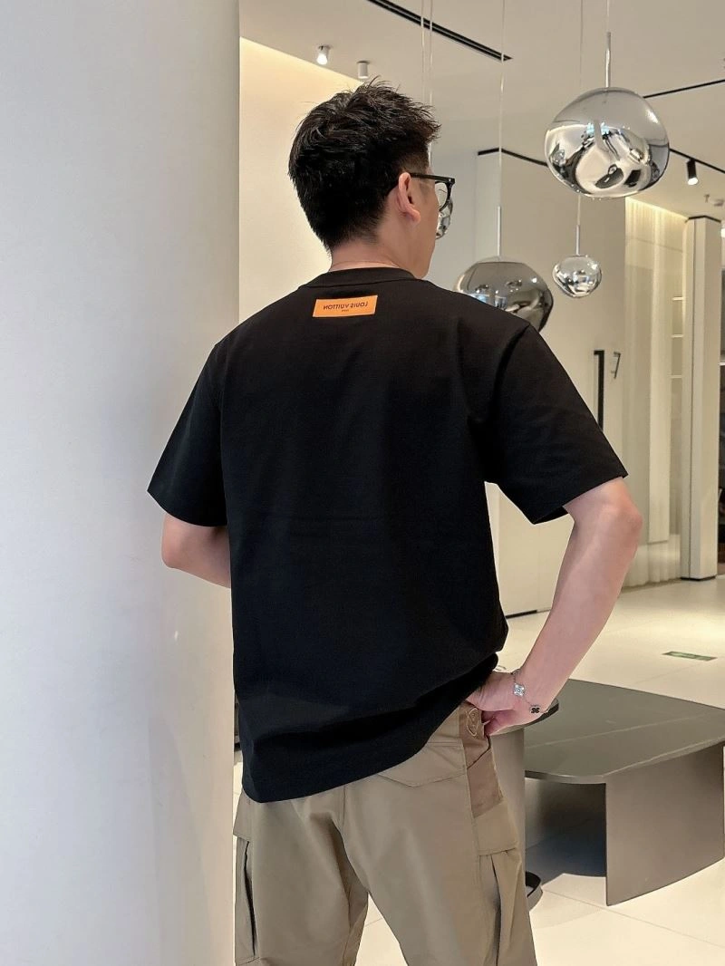 Flexible Louis Vuitton T-Shirts 132510