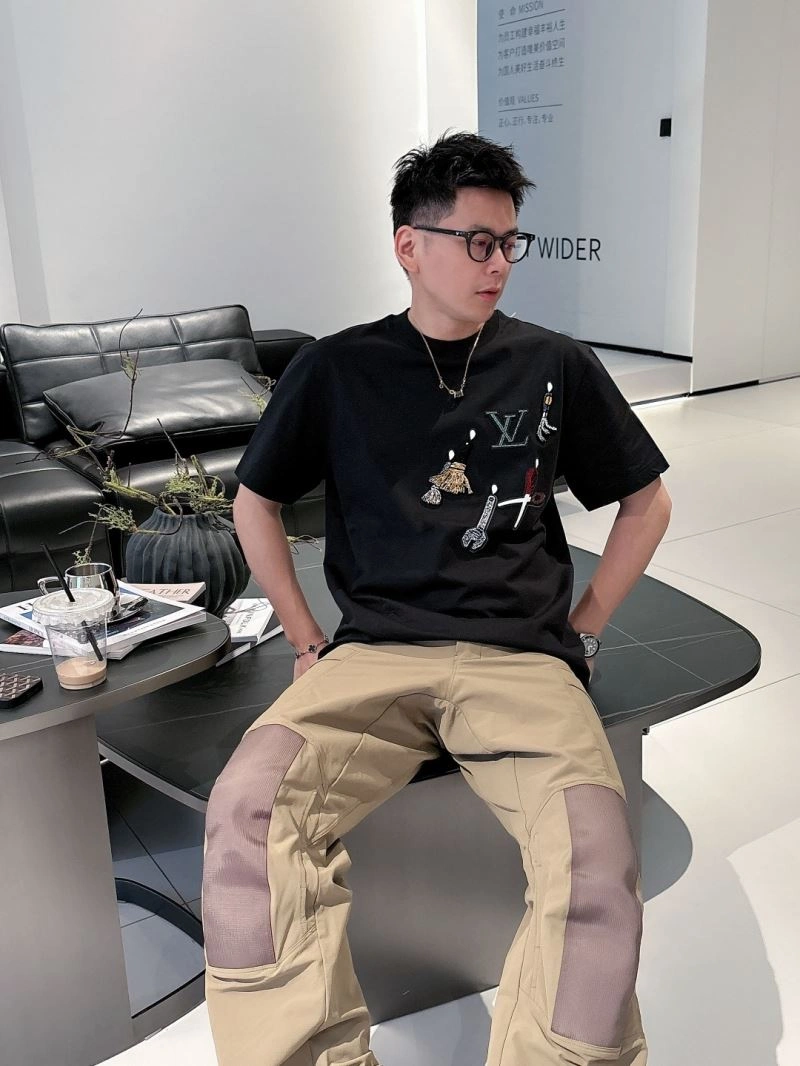Flexible Louis Vuitton T-Shirts 132510