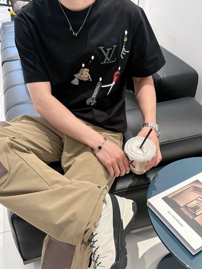 Flexible Louis Vuitton T-Shirts 132510