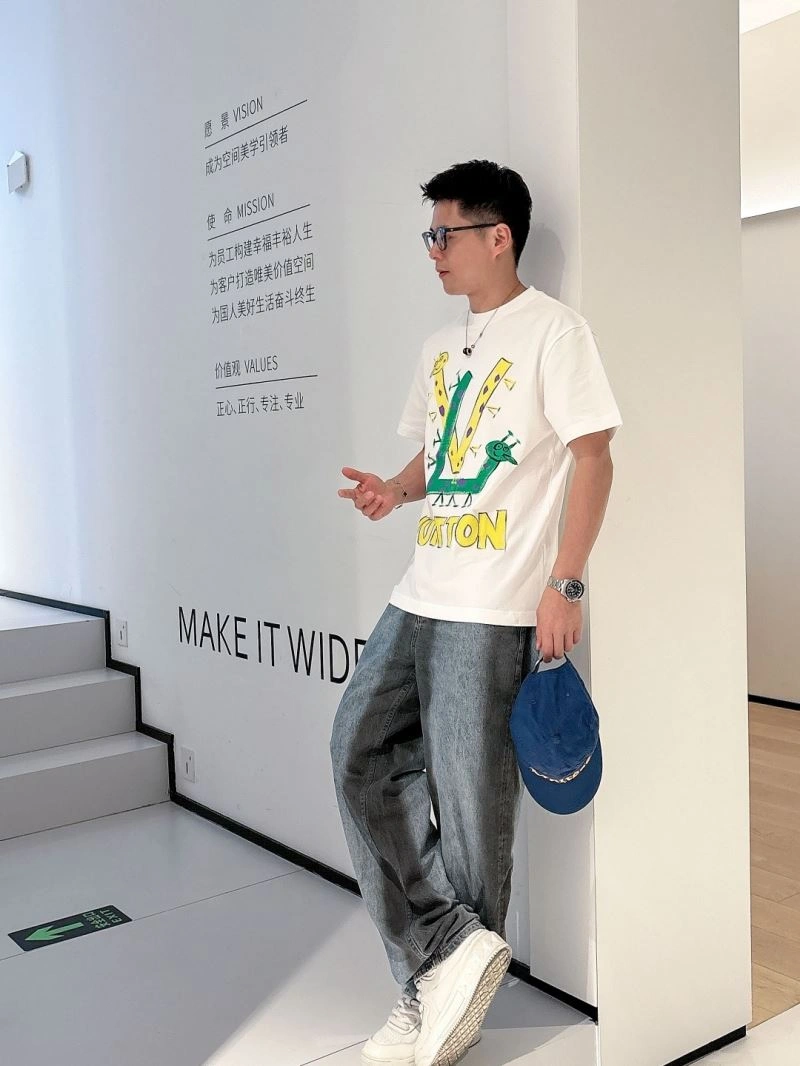 Stretchable Louis Vuitton T-Shirts 132491