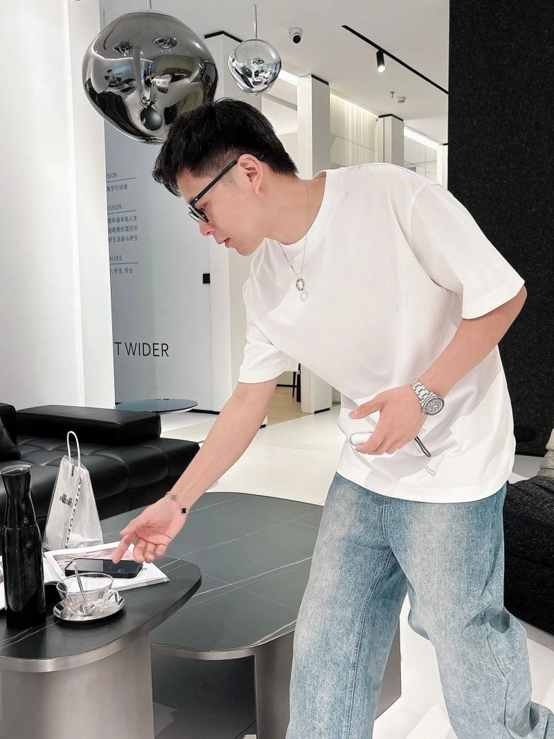 WellDesigned Louis Vuitton T-Shirts 132502