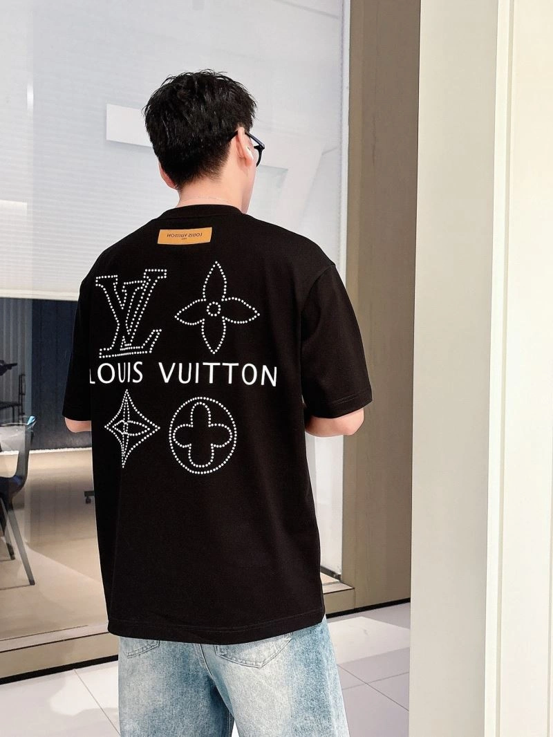 Vibrant Louis Vuitton T-Shirts 132501
