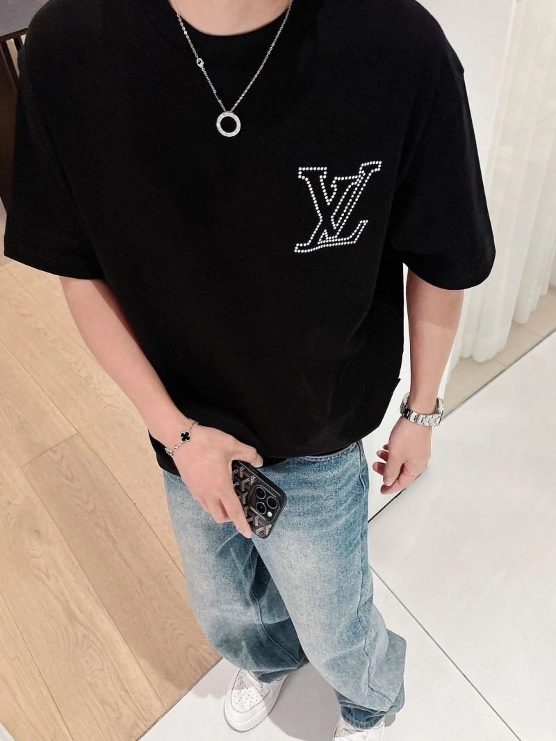 Vibrant Louis Vuitton T-Shirts 132501