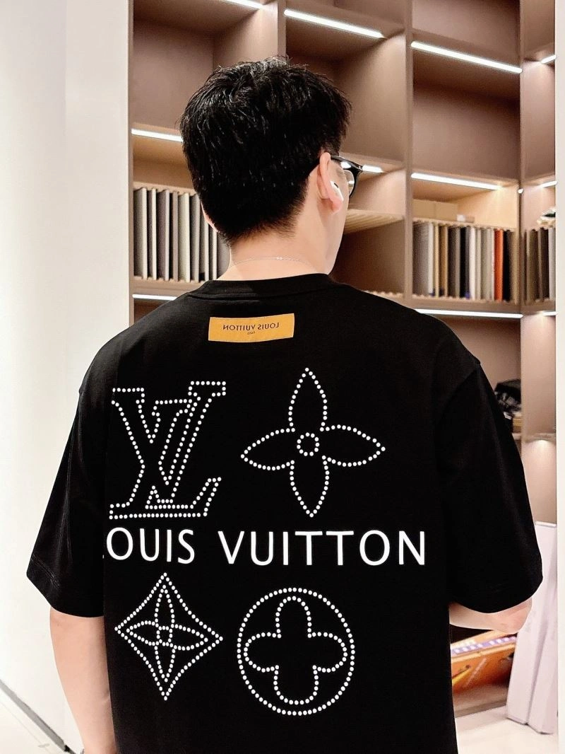 Vibrant Louis Vuitton T-Shirts 132501