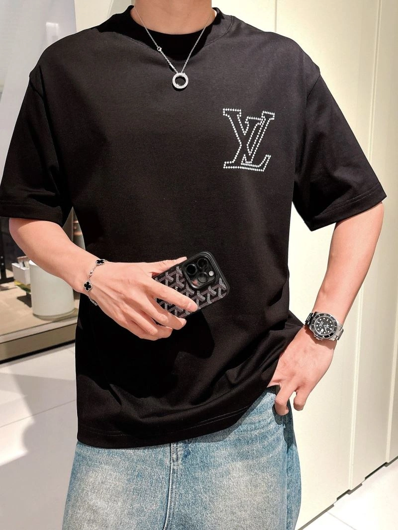 Vibrant Louis Vuitton T-Shirts 132501