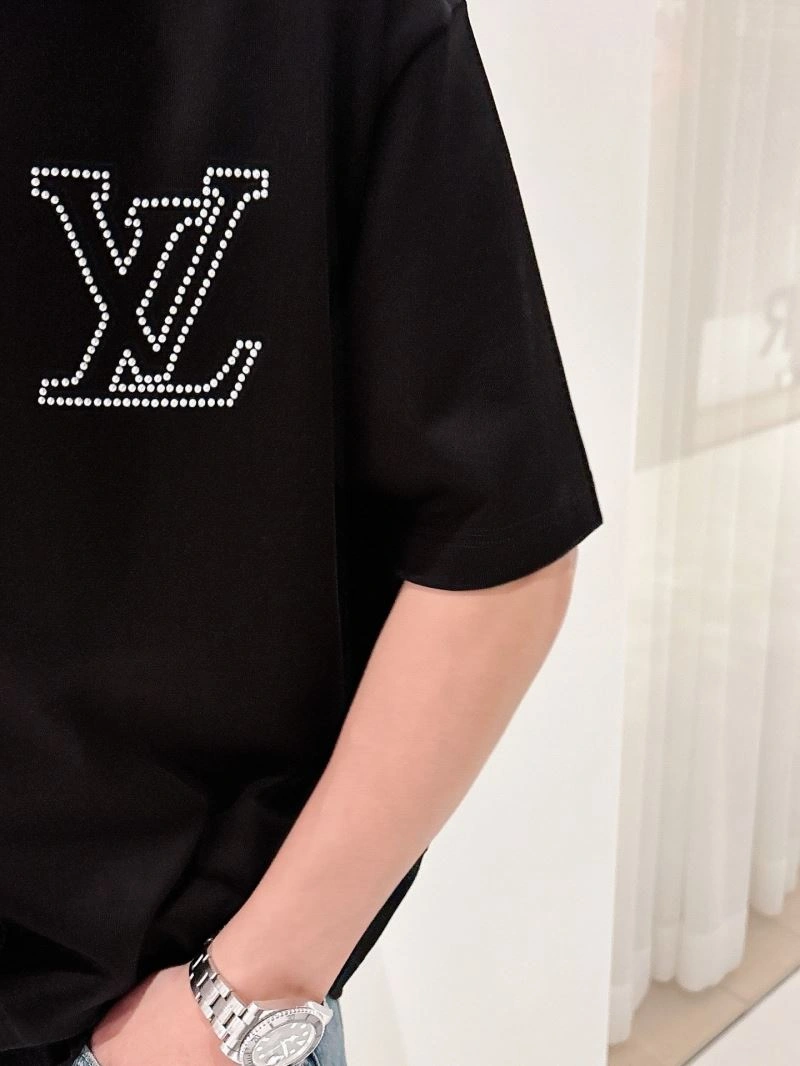 Vibrant Louis Vuitton T-Shirts 132501