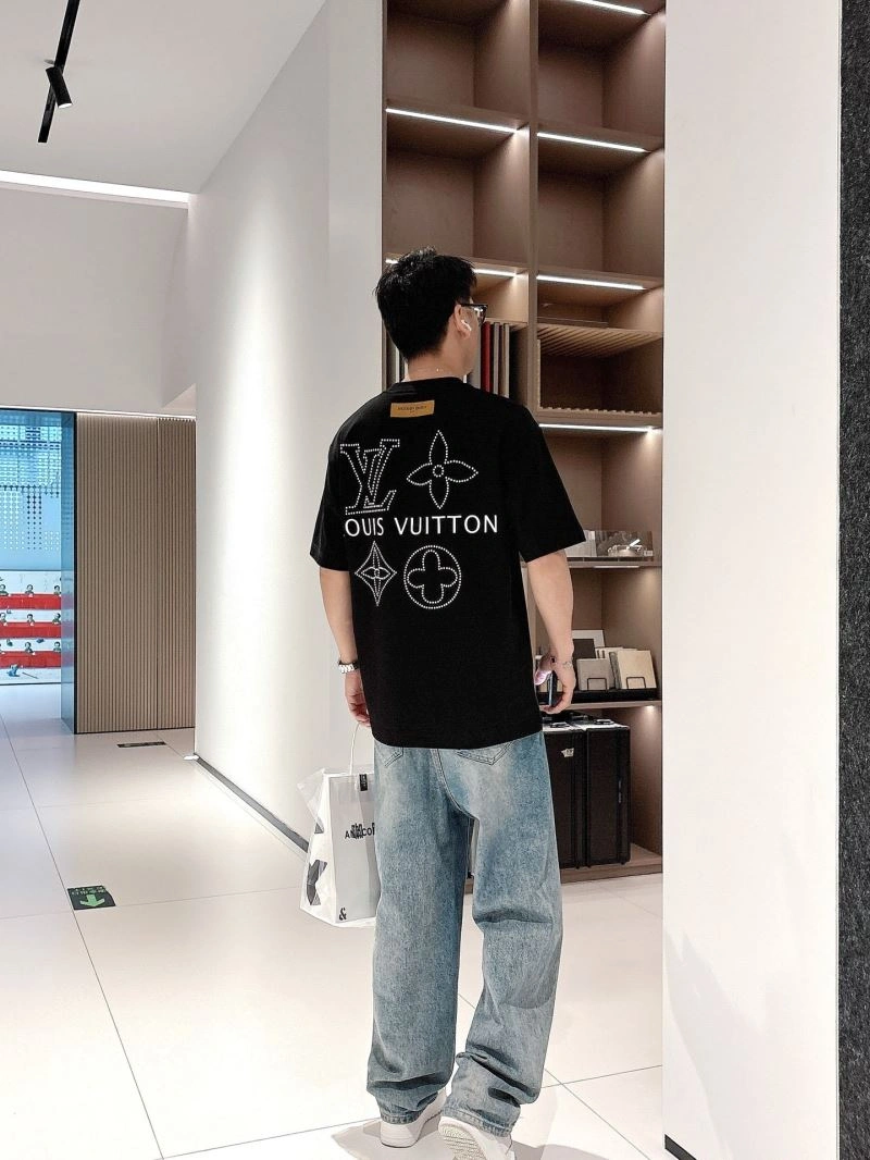 Vibrant Louis Vuitton T-Shirts 132501