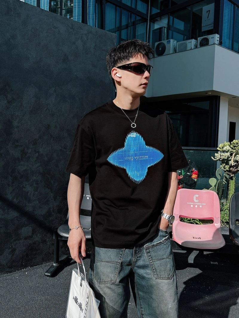 Louis Vuitton T-Shirts UrbanChic 132519