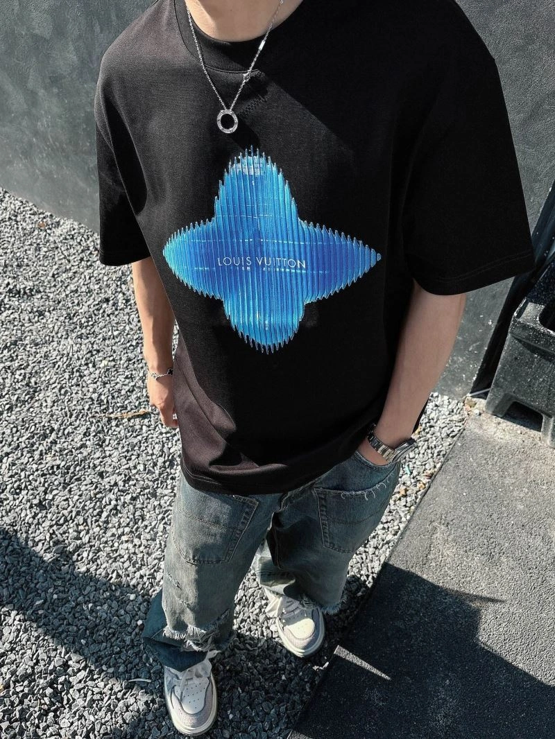 Louis Vuitton T-Shirts UrbanChic 132519