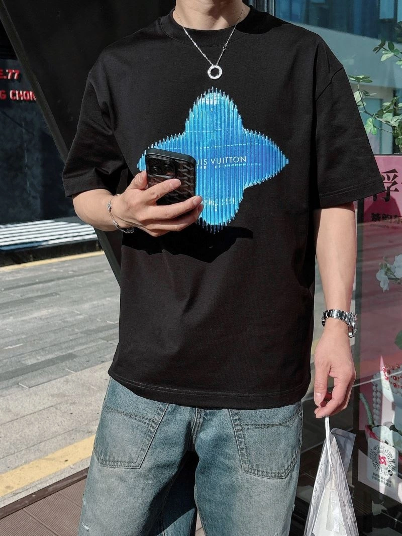 Louis Vuitton T-Shirts UrbanChic 132519