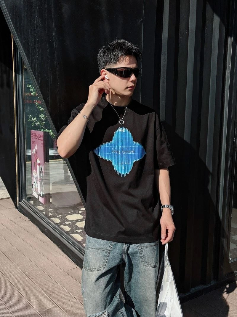 Louis Vuitton T-Shirts UrbanChic 132519