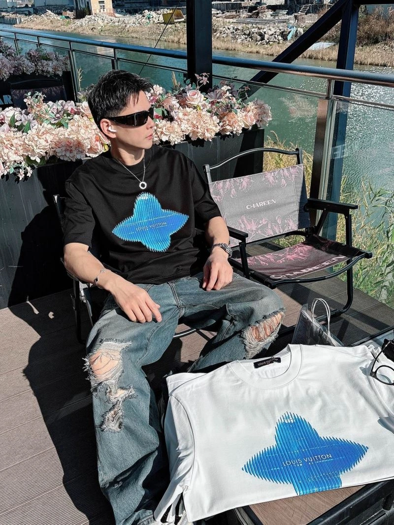 Louis Vuitton T-Shirts UrbanChic 132519