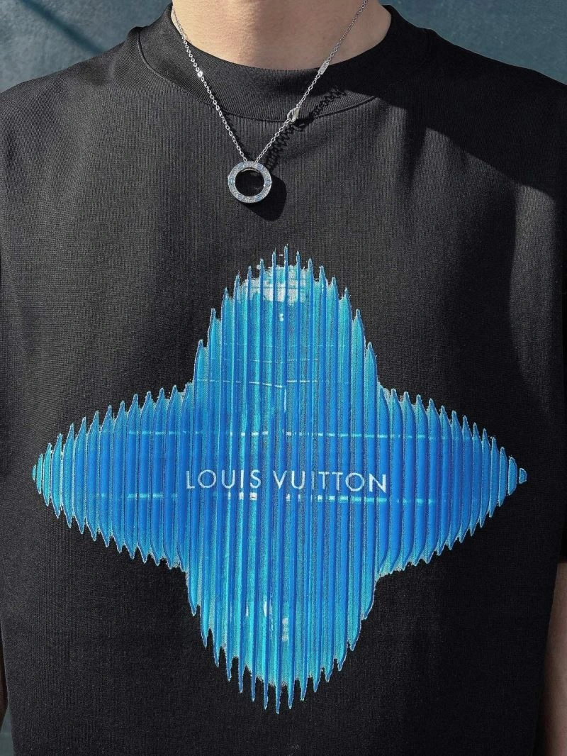 Louis Vuitton T-Shirts UrbanChic 132519