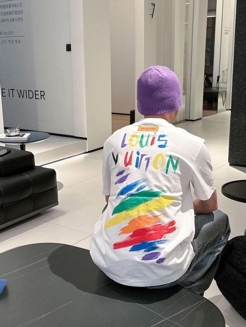 Supportive Louis Vuitton T-Shirts 132488