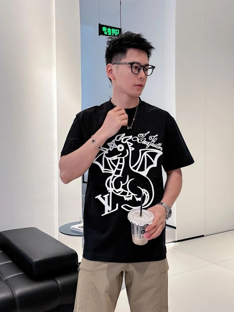 Contemporary Louis Vuitton T-Shirts 132486