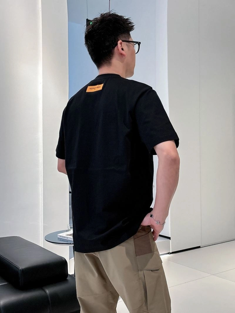 Contemporary Louis Vuitton T-Shirts 132486