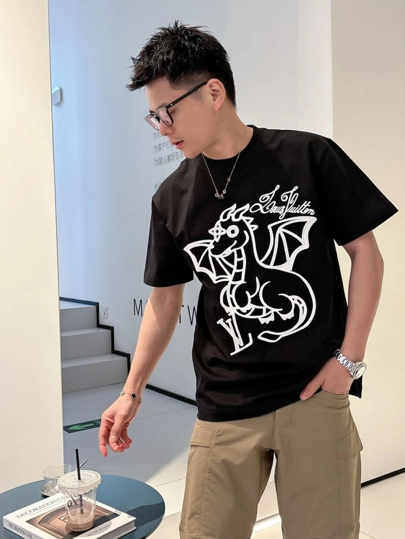 Contemporary Louis Vuitton T-Shirts 132486