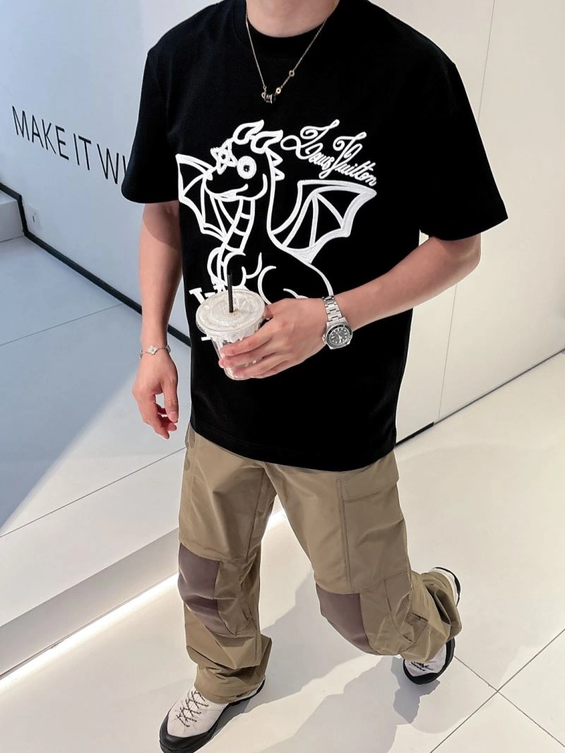 Contemporary Louis Vuitton T-Shirts 132486