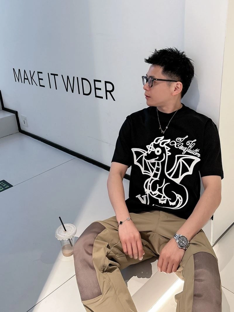 Contemporary Louis Vuitton T-Shirts 132486
