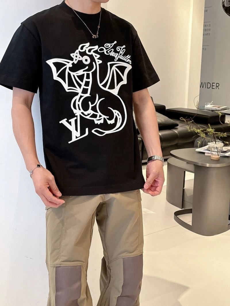 Contemporary Louis Vuitton T-Shirts 132486