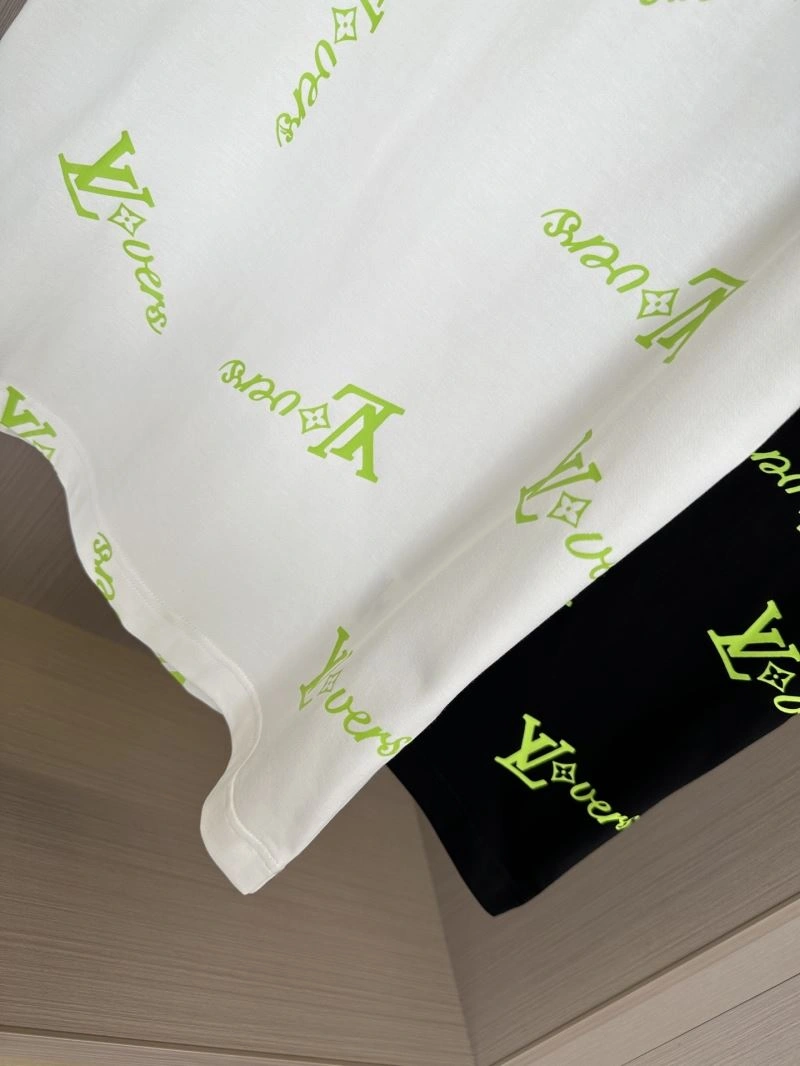 Fashionable Louis Vuitton T-Shirts 132455